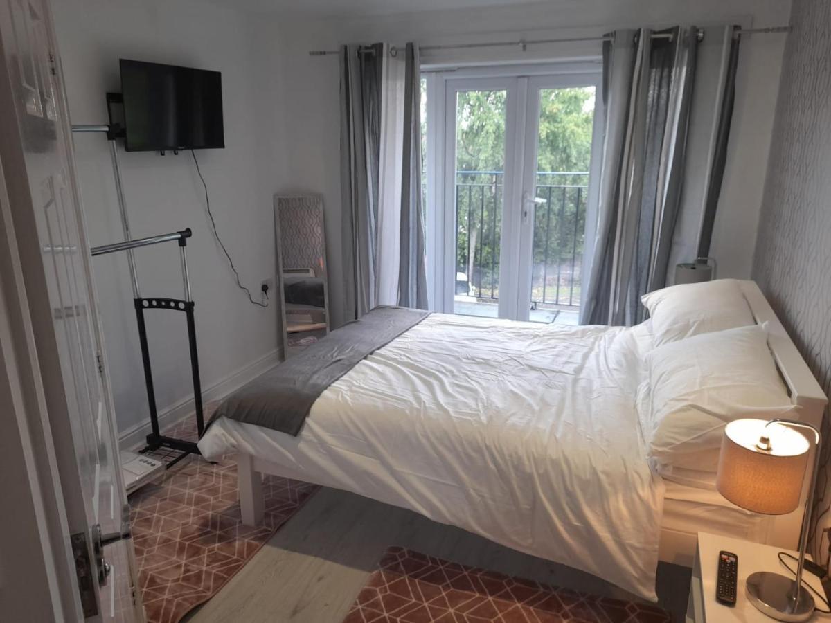 Penthouse Apartment Free Wi-Fi & Parking Occasional Bed Available Solihull Exterior photo