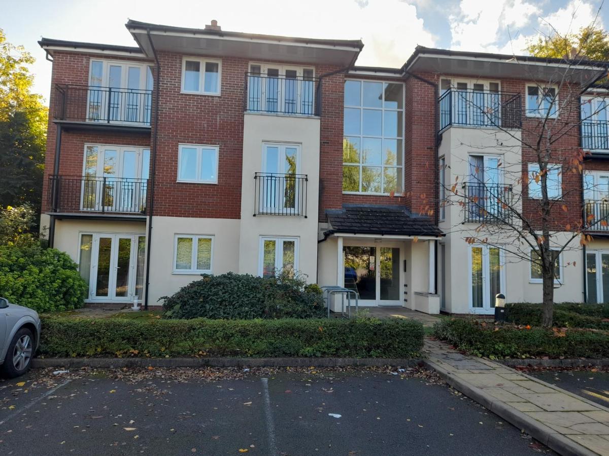 Penthouse Apartment Free Wi-Fi & Parking Occasional Bed Available Solihull Exterior photo